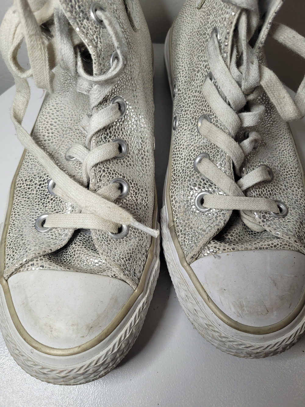 Converse Women’s High-Top Sneakers in Light Gray Size 6 - Picture 4 of 8